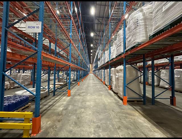 14,590M² WAREHOUSE TO LET IN NORTH RIDING